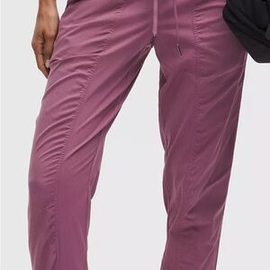 Lululemon Athletica Pink dance studio Ribbed Pants size 2